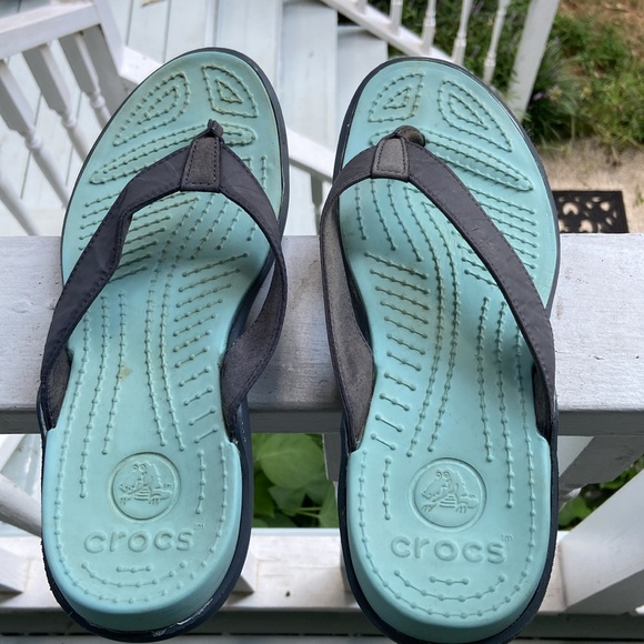 Crocs Flip Flops in Teal & Gray, women’s size 9 - Picture 2 of 3